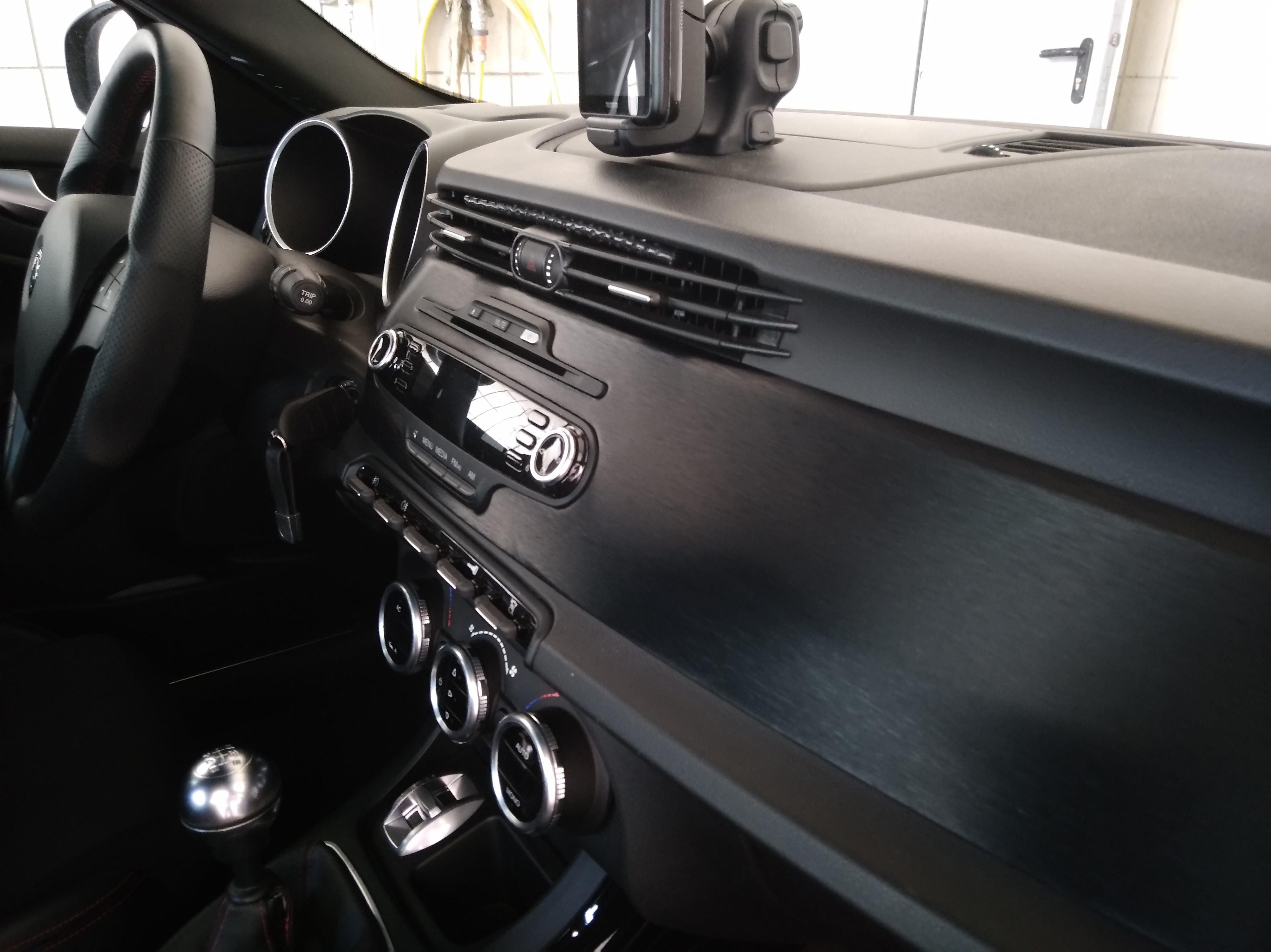 Dashboard in gebürstetem schwarzel Aluminum (Folie)