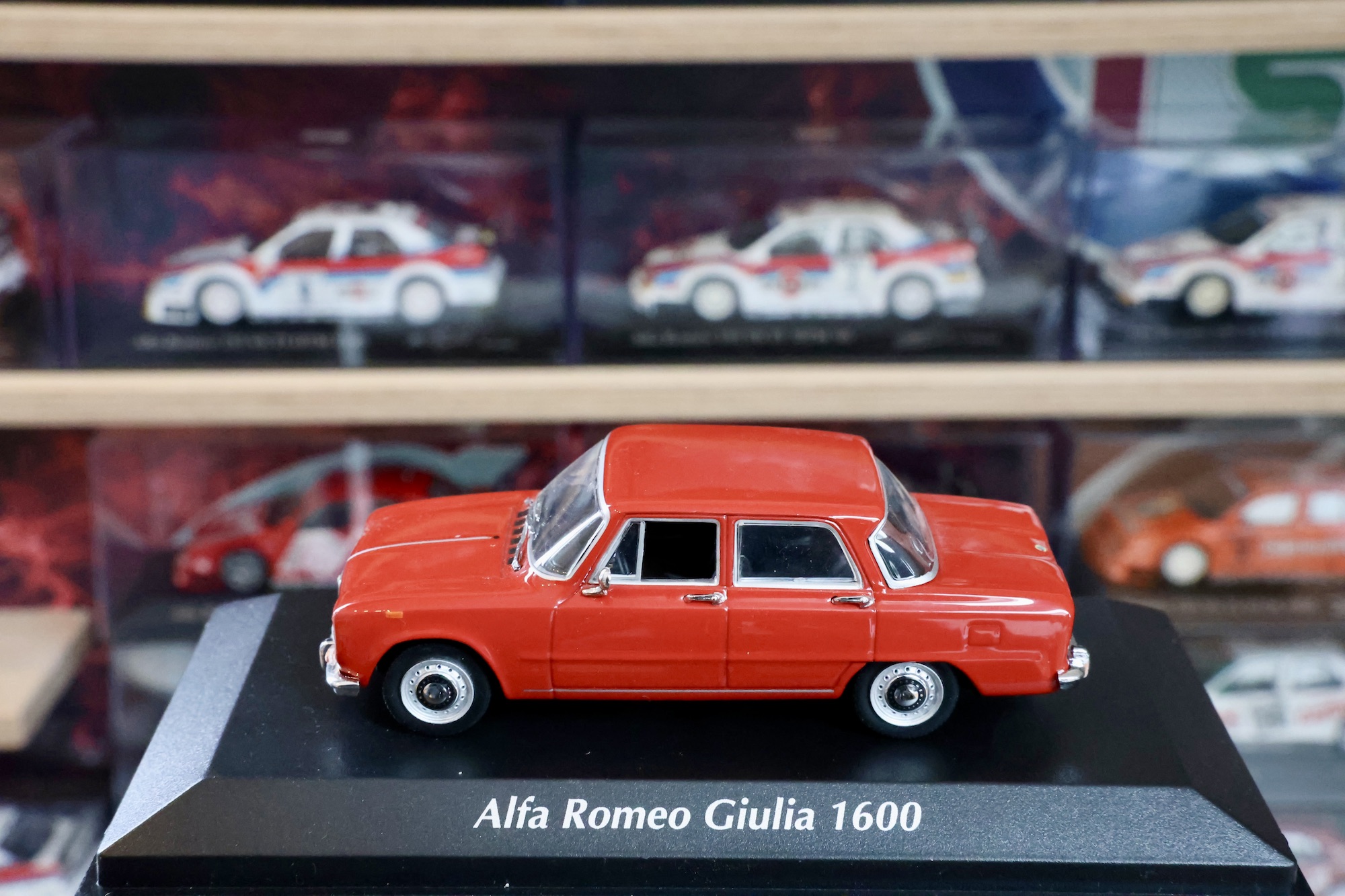 Alfa Romeo Giulia  Maxichamps 1:43